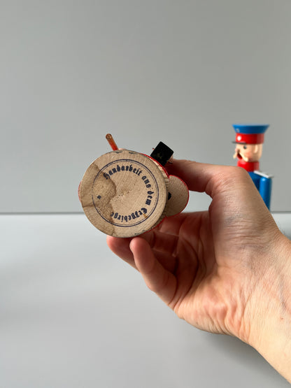 OBJEKT DER WOCHE Bunte Räuchermännchen