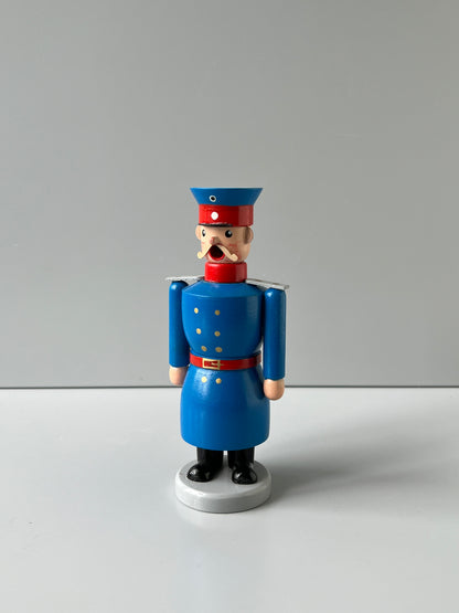 OBJEKT DER WOCHE Bunte Räuchermännchen