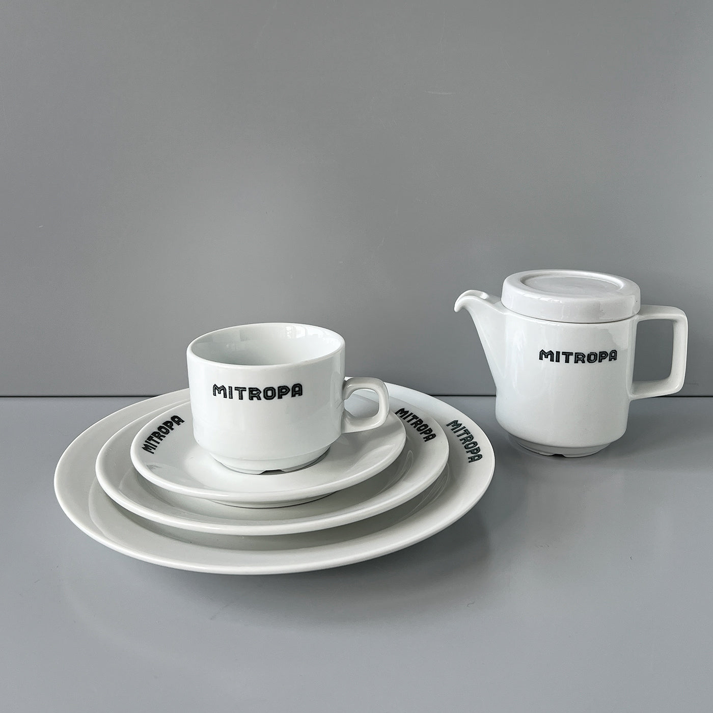 Porzellangeschirr mit MITROPA Logo